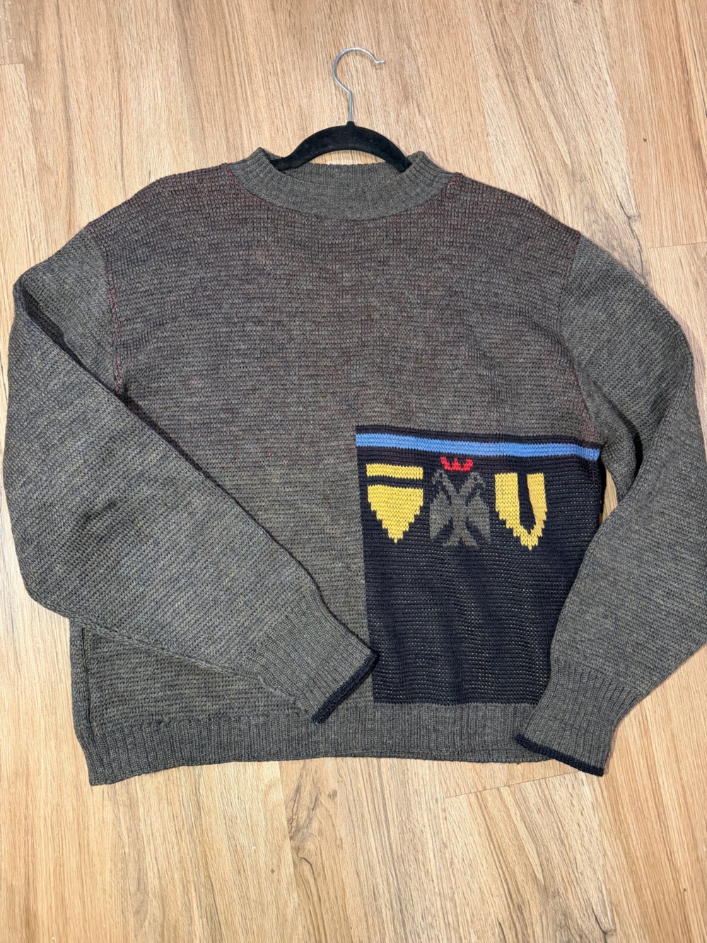 Vintage Puritan 💯 Wool sweater- Size
